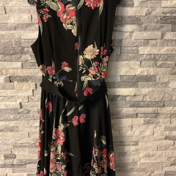 City Chic Black Floral Midi Dress - Picture 4 of 5